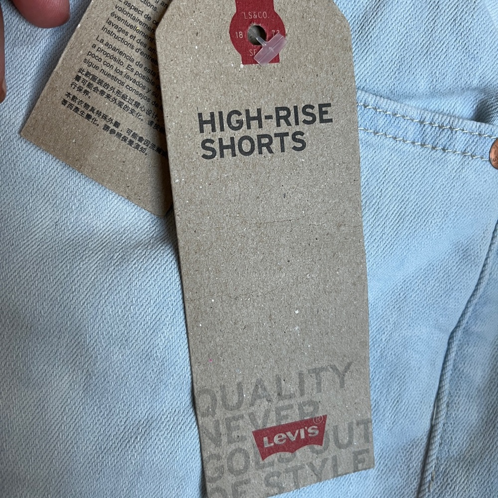 Levi’s High Rise Short - Picture 6 of 6